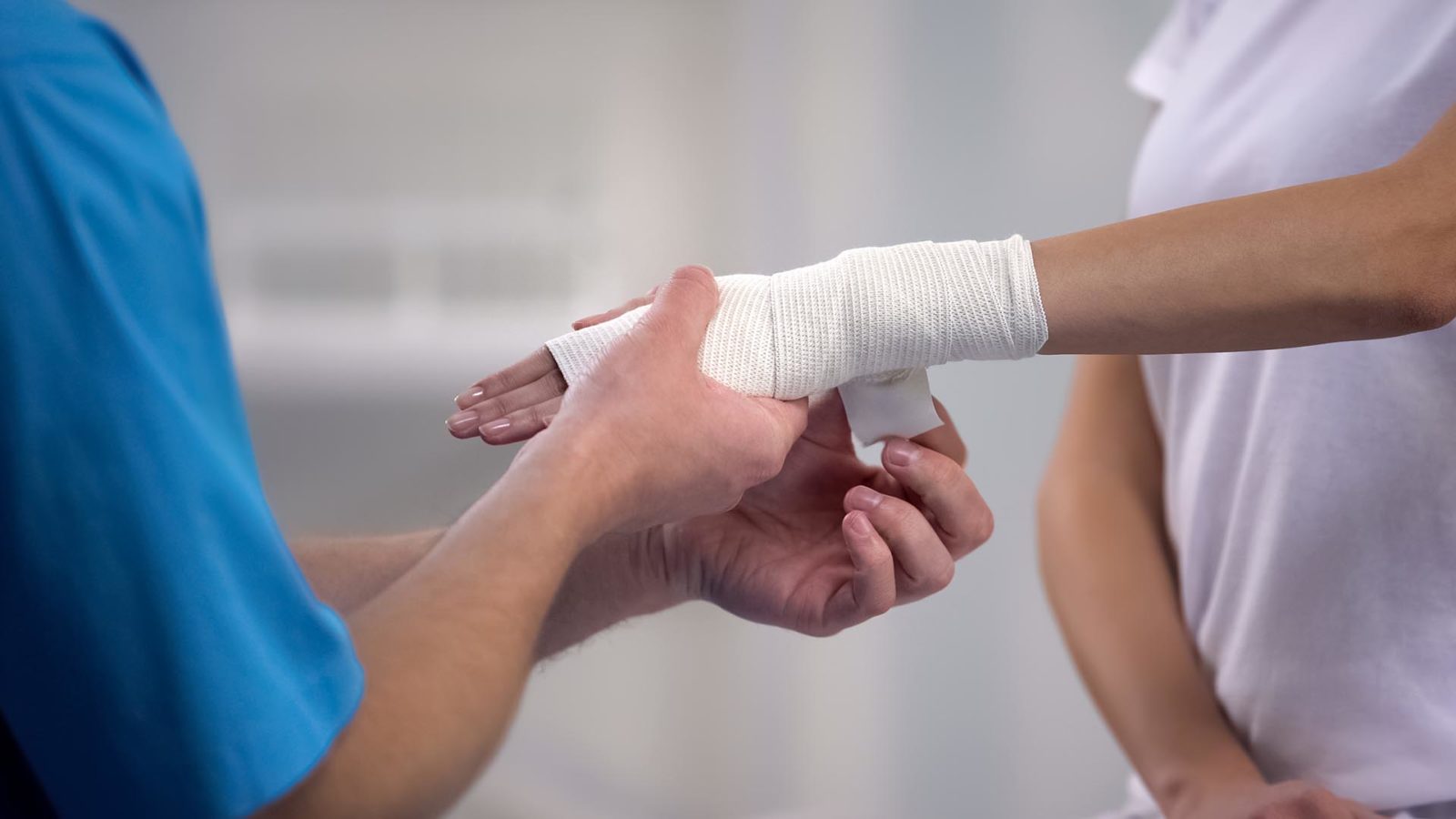 wrapping wrist injury with bandage
